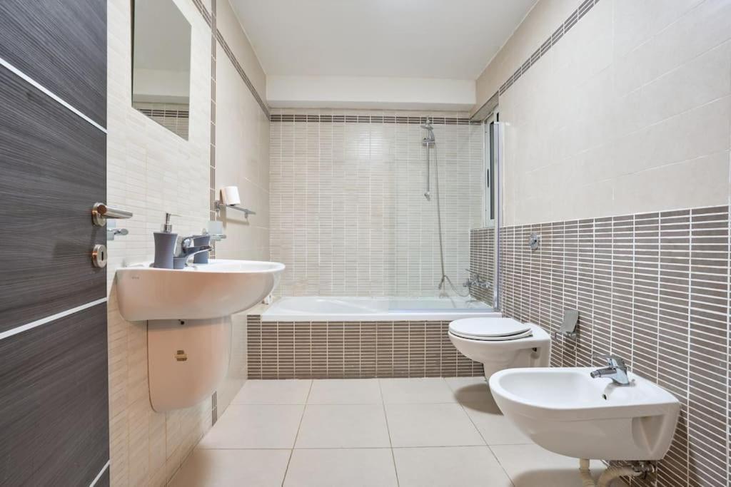 Urban Front - Walking Distance From Paceville And St George Bay Beach Is-Swieqi Exteriér fotografie