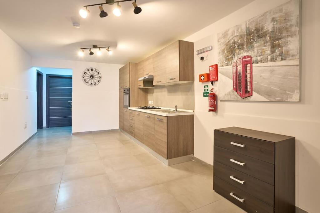 Urban Front - Walking Distance From Paceville And St George Bay Beach Is-Swieqi Exteriér fotografie